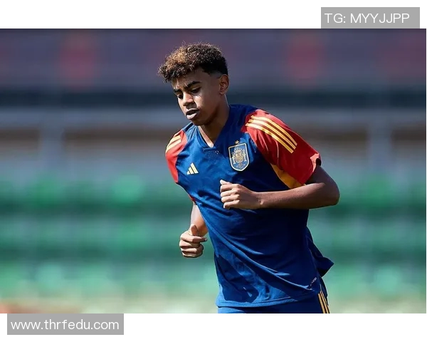 当球星的光环褪去之后他如何在父亲荣耀阴影中踢出属于自己的足球人生