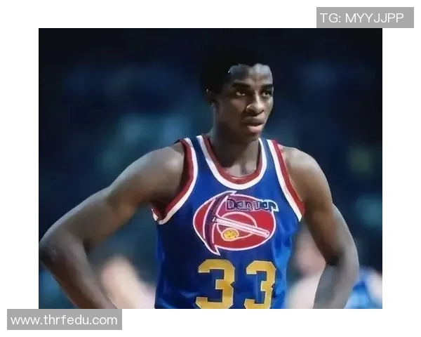 足球三十三号球星是谁 各大足球联赛中三十三号球员的表现与风采分析