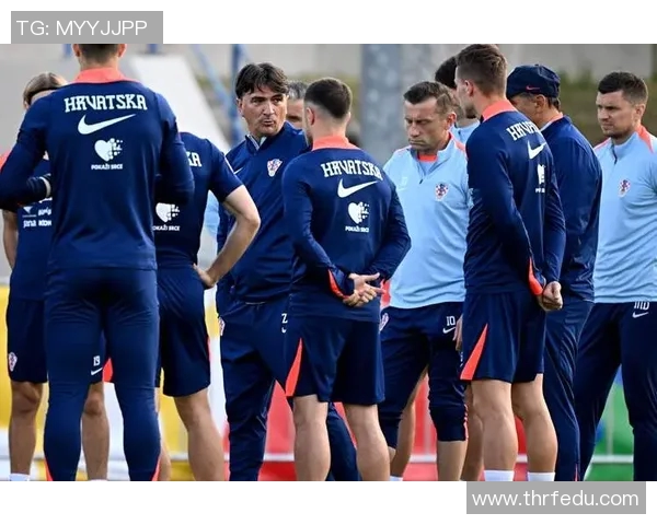 足球比赛中的球星更衣瞬间为何成为焦点事件引发热议